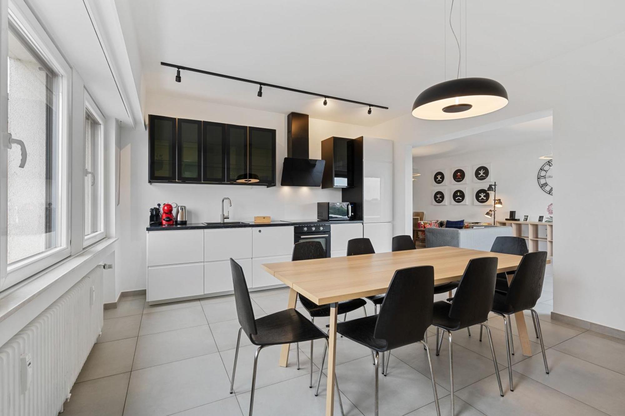 Apartment Lux 2br With Views & Balcony