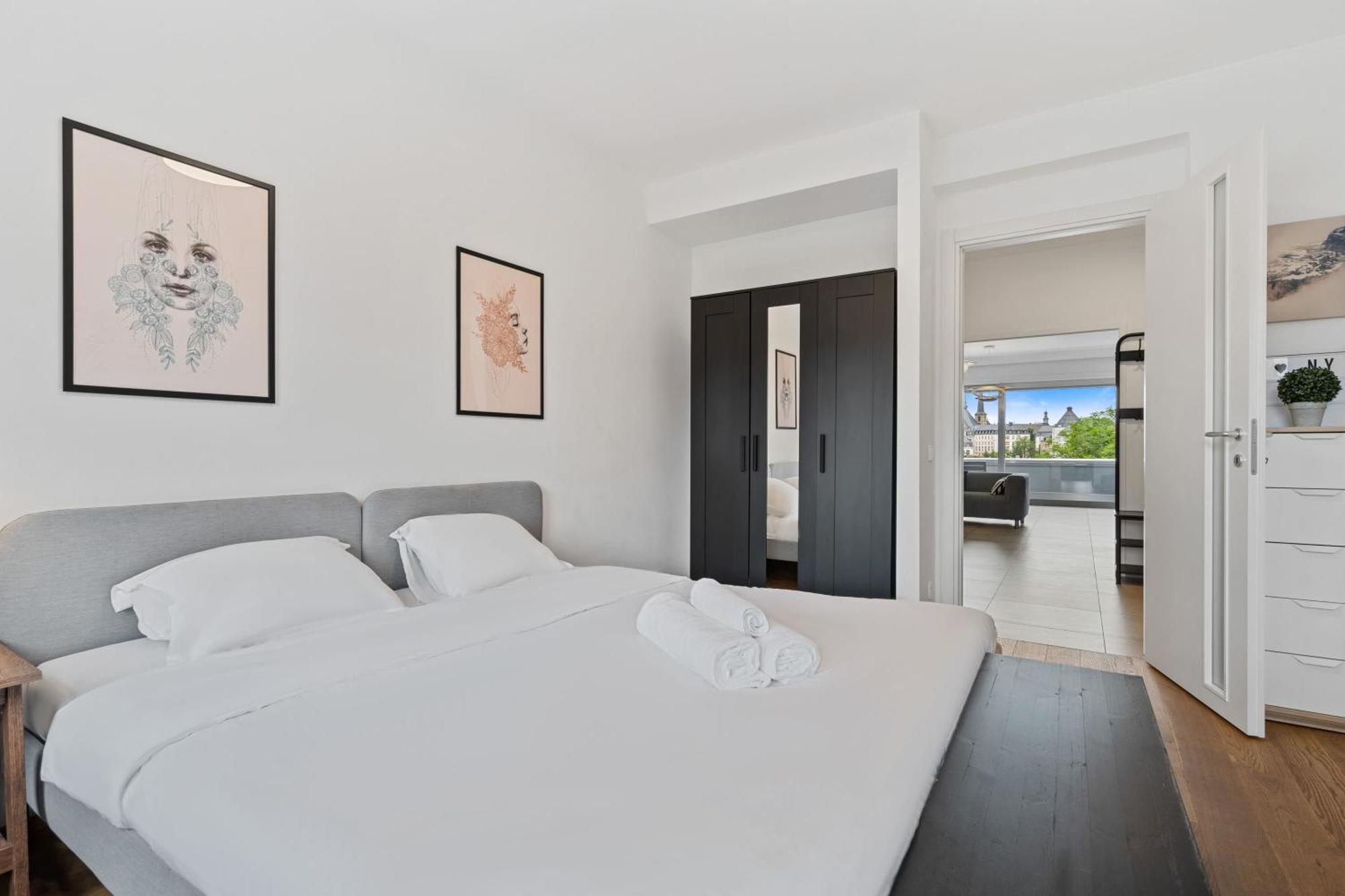 Apartment Lux 2br With Views & Balcony *