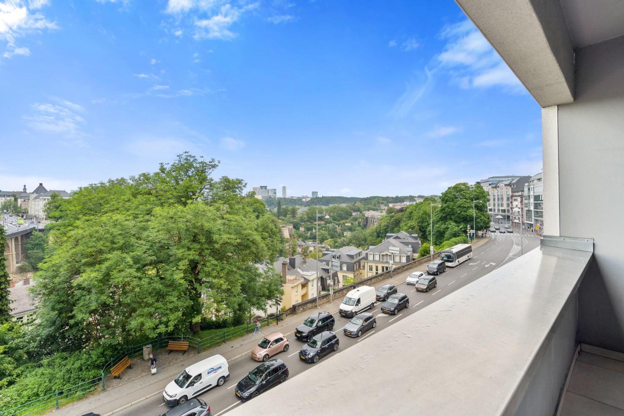 Lux 2br With Views & Balcony Apartment *
