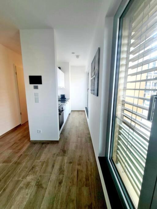 Luxury One Bedroom With Free Parking Apartment