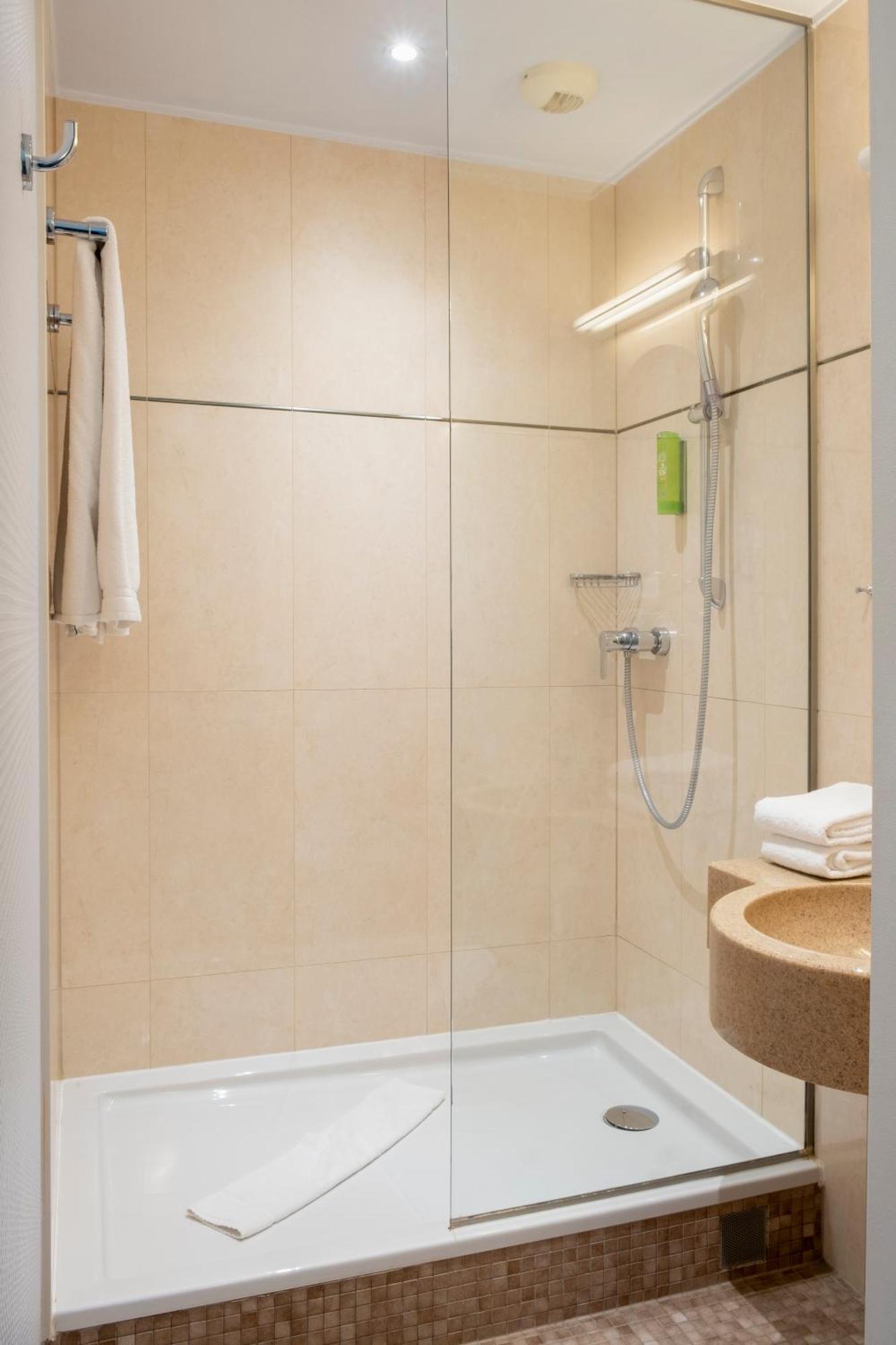 Parc Plaza Hotel 3*