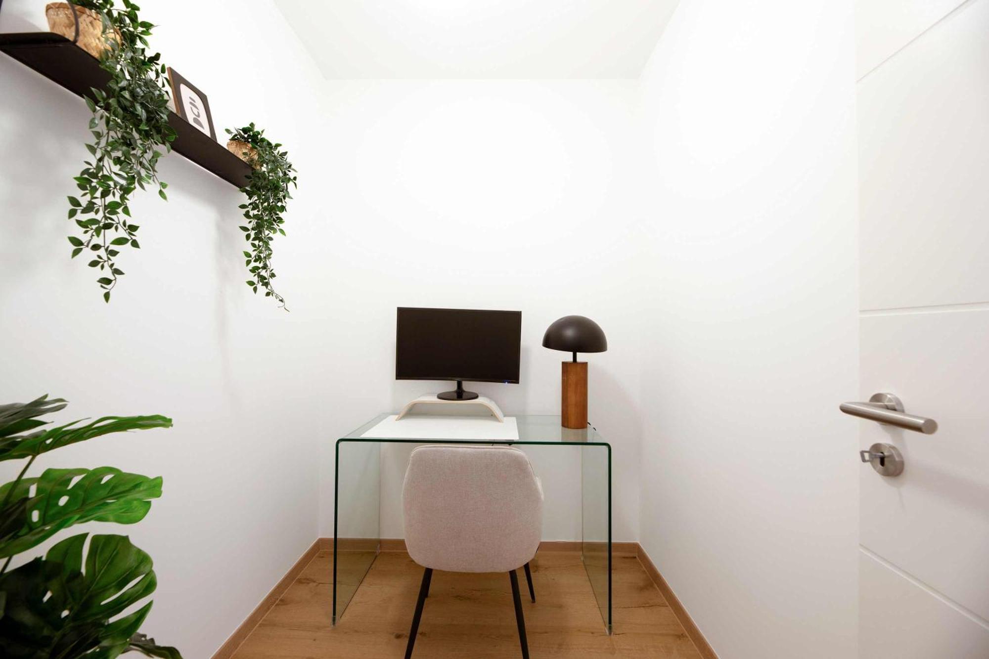 Bright & Stylish 2Br Apt In City Center *