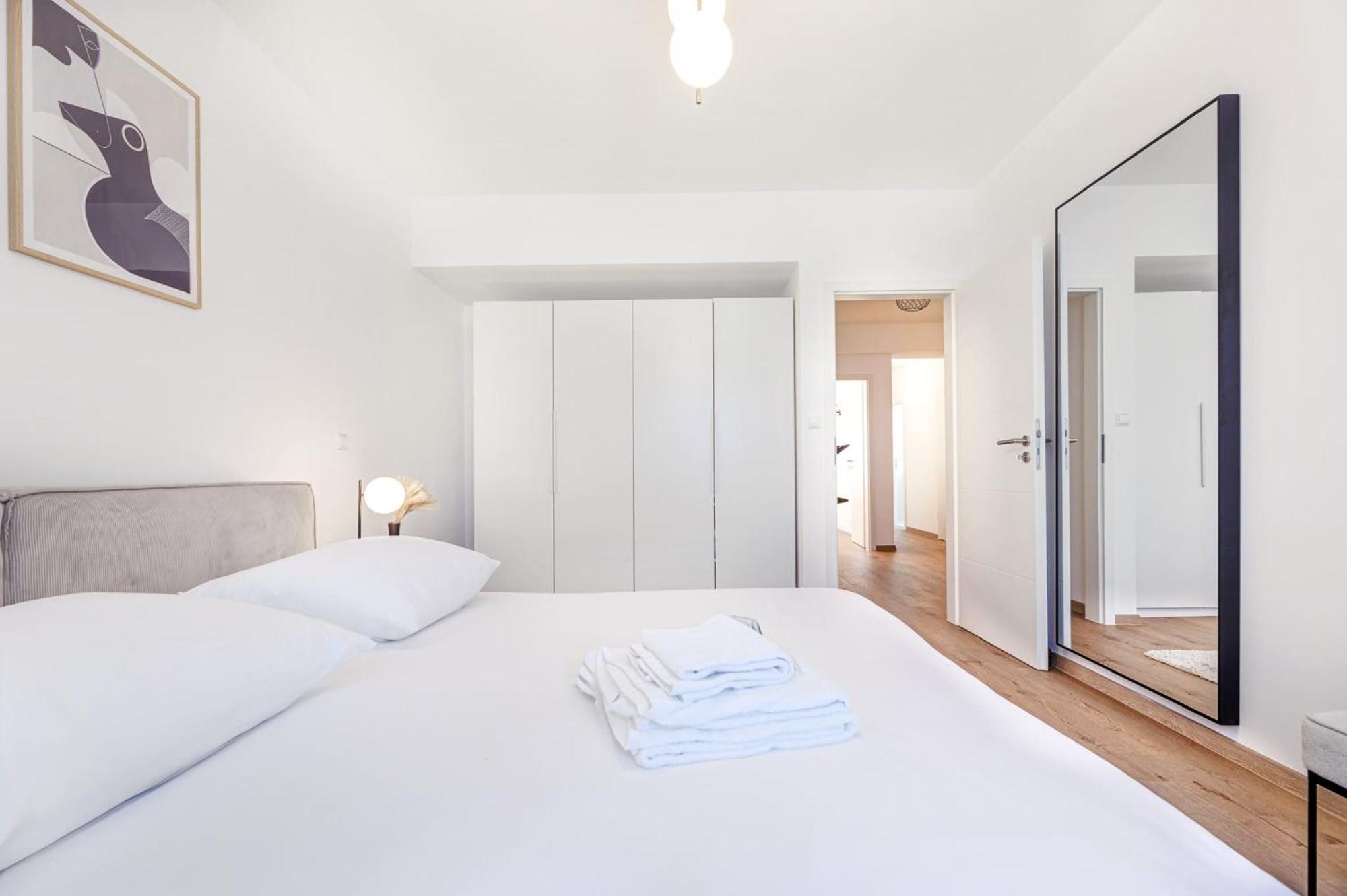 Apartment Bright & Stylish 2Br Apt In City Center