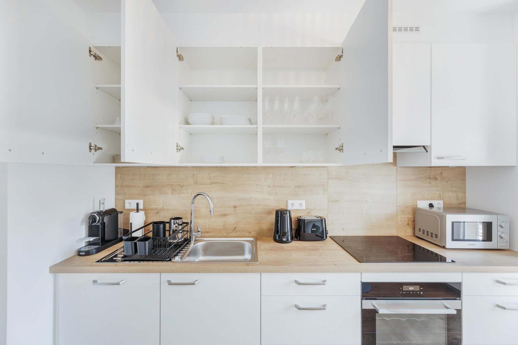 Bright & Stylish 2Br Apt In City Center *