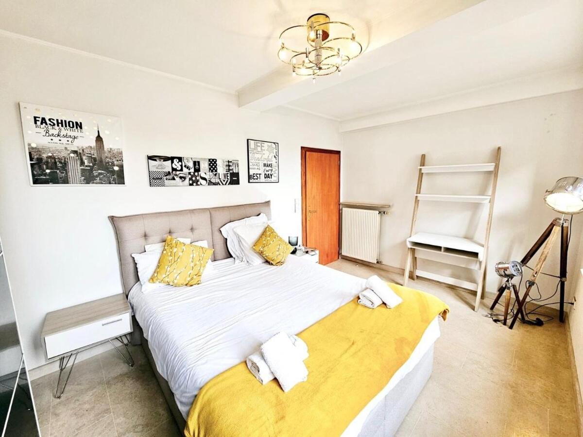 New 1 Bedroom Flat In Center - Gar68 *