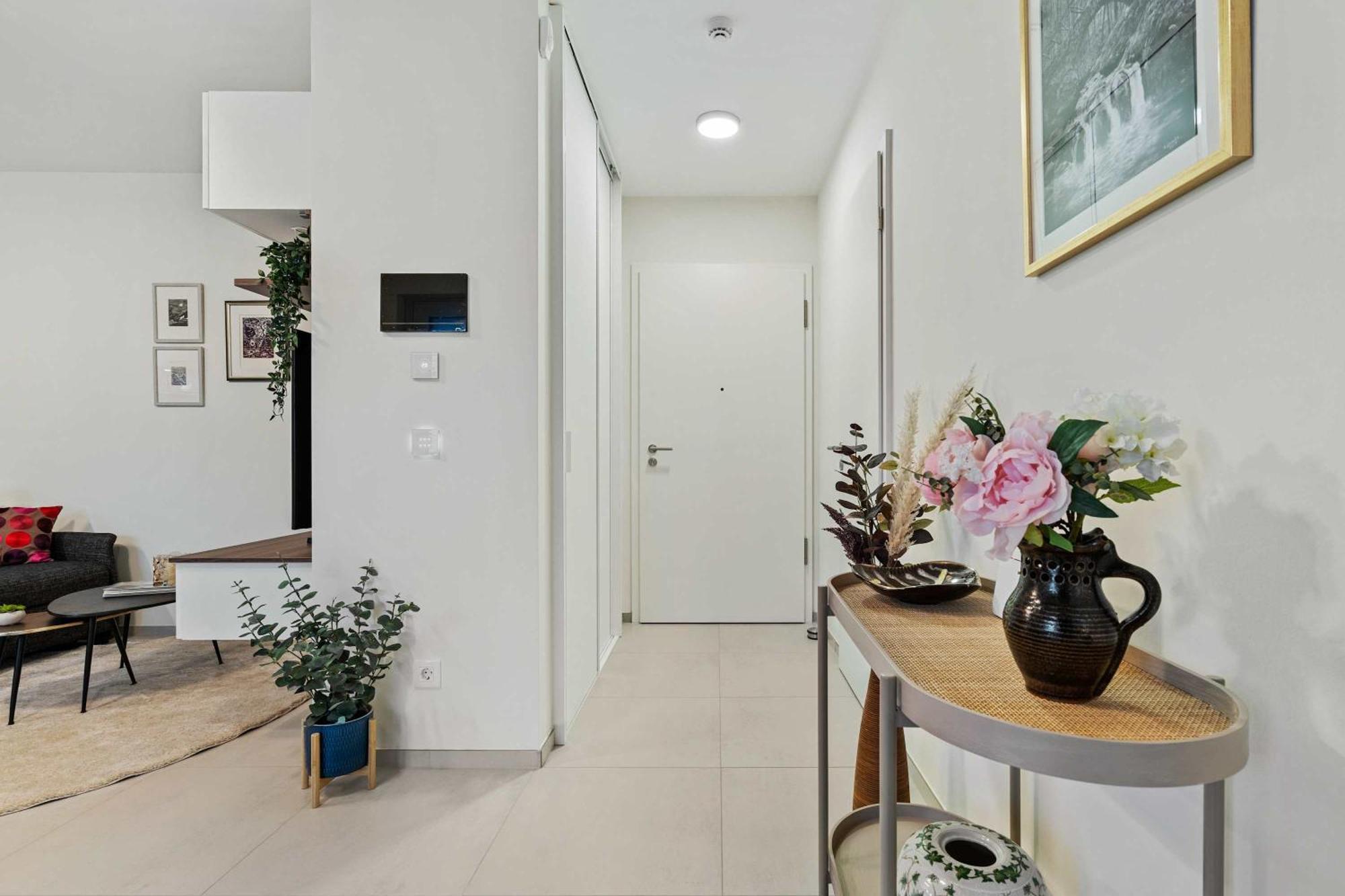 Stylish With Balcony Wifi & Free Parking
