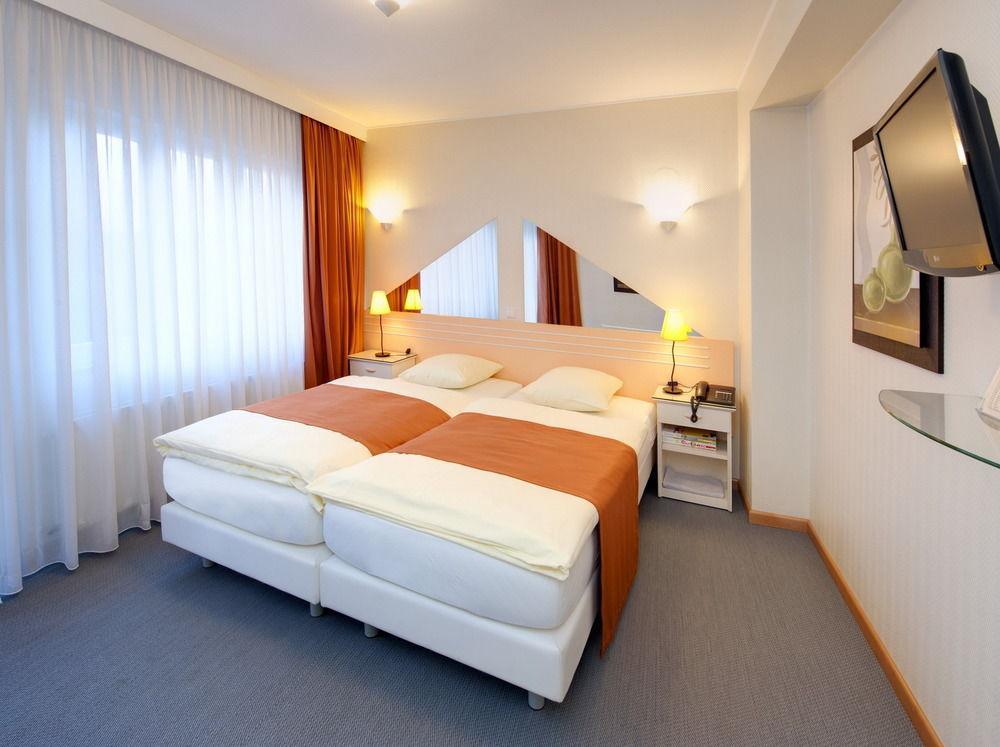 City Hotel
