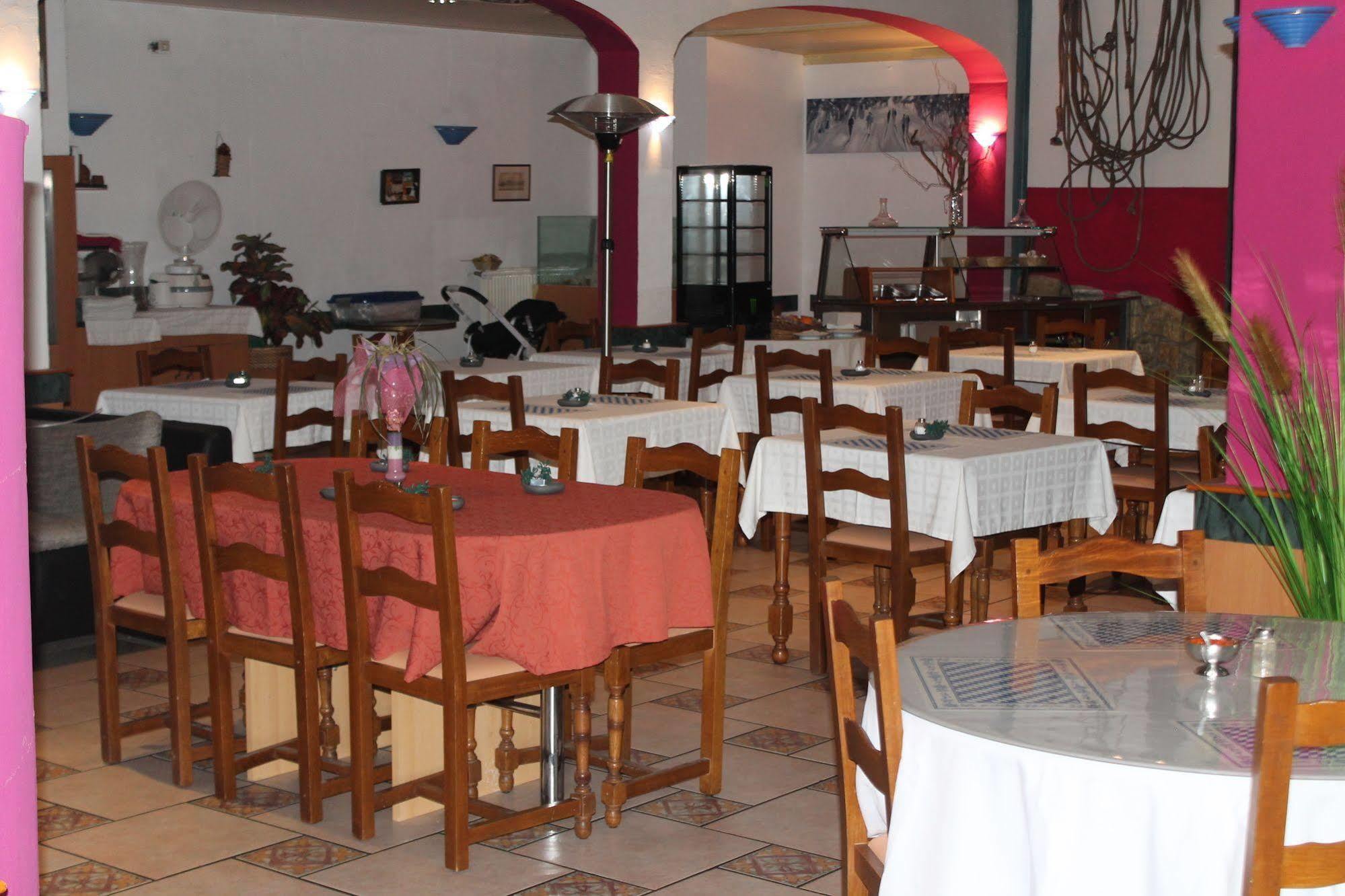 Yasha Hotel 3*