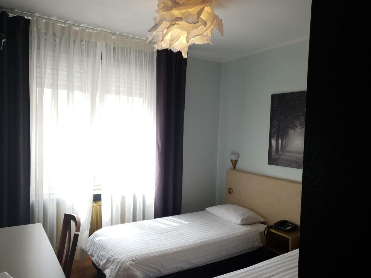 Yasha Hotel 3*