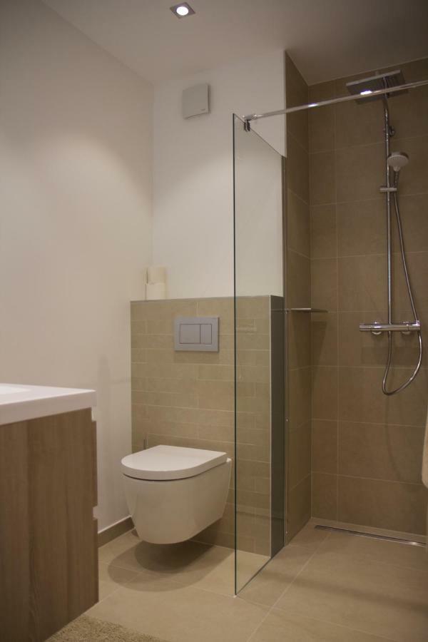 Fully Renovated Studio Flat With Own Parking *