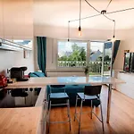 Modern Style Studio With Balcony, Smart TV, Business&Leisure