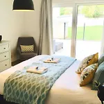 Large&Modern Retro Flat in City Center- Free Parking