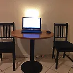 Cozy Studio Apart - King Bed - Netflix - Projector - Fast Wi-Fi