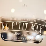 Au P\'Tit Max - Studios Hotel