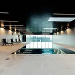 Luxury 1 Bedroom Apt W Spa, Fitness & Swimming Pool - Zenith Towers