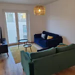 Chic City Center 3 Beds Flat & Balcony & Parking