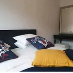 Beautiful Three Queen Beds Apartment In City Center , 100M2, Near Tram