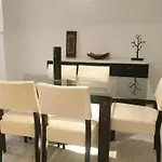 Beautiful Three Queen Beds Apartment In City Center , 100M2, Near Tram