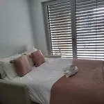 Cosy Room In Morden Apartment