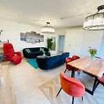 Luxury 3 Bedrooms In Center With Terrace And Parking -Bon1