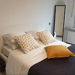 City Center Cosy Three Beds