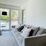 Luxury Green Flat In Center With Parking & Terrace