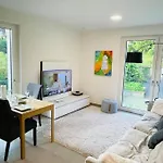 Luxury Green Flat In Center With Parking & Terrace