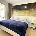 Luxury Green Flat In Center With Parking & Terrace