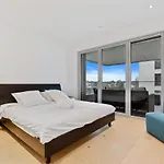 Lux City Escape 2Br Apt With Balcony & Workspace