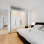 Lux City Escape 2Br Apt With Balcony & Workspace