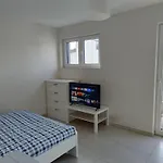 Elegant Room - Steps From Luxembourg Train Station
