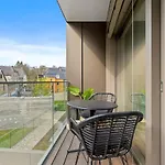 Modern 1Br Apt With Balcony Near City Center