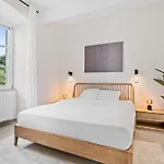Clausen Hideaway Modern Accommodation