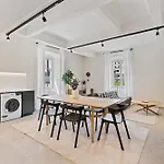 Clausen Hideaway Modern Accommodation