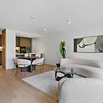 Luxury Ville Haute Haven Queen Bed & City Views