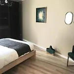Large 2 Bedrooms Flat With Free Parking & Terrace