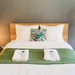 Comfortable 2 Bedrooms Near Train Station