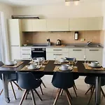 Comfortable 2 Bedrooms Near Train Station