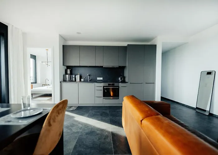 Luxury 1 Bedroom Apt W Spa, Fitness & Swimming Pool - Zenith Towers