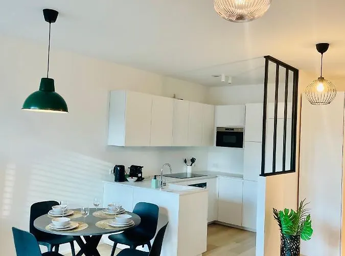 New&Large 1 bedroom in Center- terrace&parking