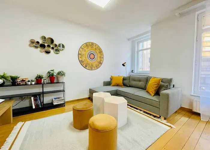 Cosy & New 2 Bedrooms In Center -9B