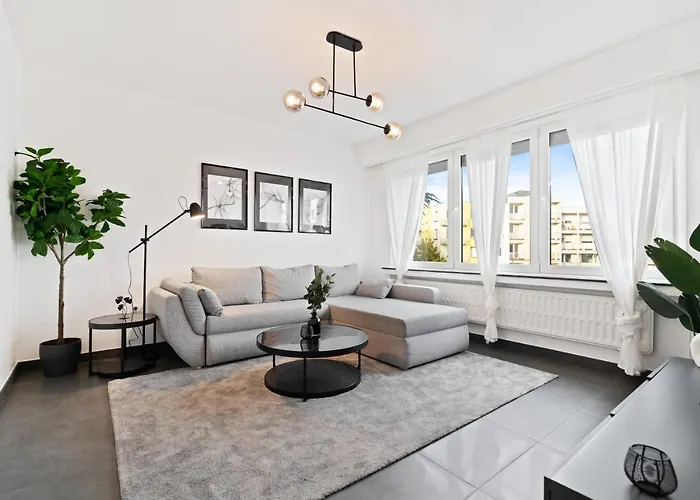 Charming 1Br Apt W/ Terrace & 5 Min Drive To City