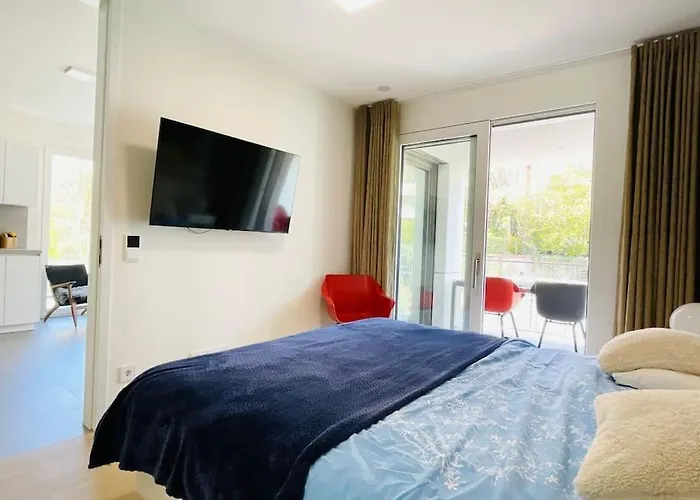 Luxury Green Flat In Center With Parking & Terrace