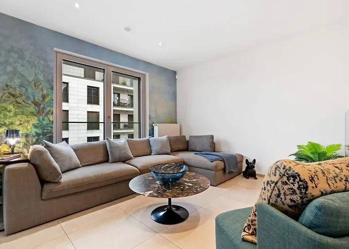 Lux City Escape 2Br Apt With Balcony & Workspace