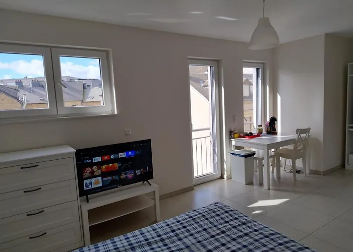 Elegant Room - Steps From Luxembourg Train Station
