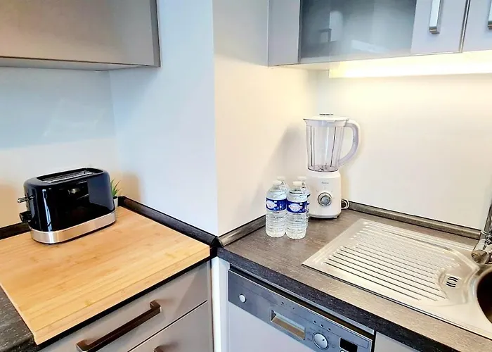 Luxury One Bedroom Flat With Parking&Balcony-Cent2