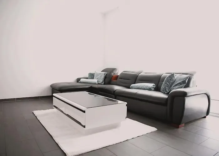 Modern & Bright 1Br Flat