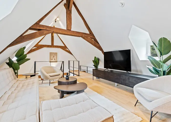 Elegant Clausen Apartment With King Bed & Wifi