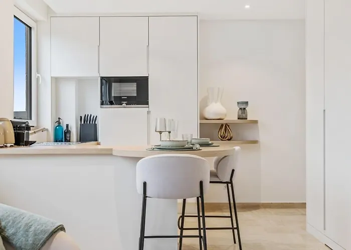 Modern Studio With King Bed, Walk To Attractions