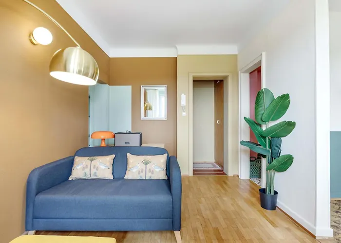 Elegant 1Br Apartment With Full Kitchen & Workspace